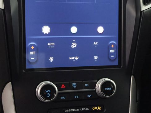 Used 2022 Ford Edge SE image 39