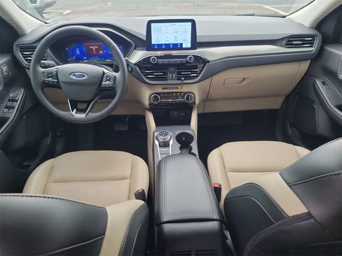 Used 2022 Ford Escape Titanium image 12