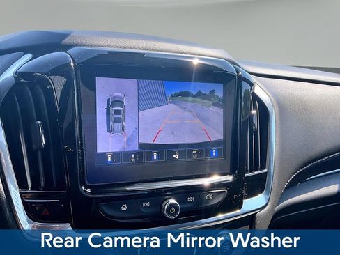 Used 2023 Chevrolet Traverse LT w/ LT Premium Package AWD/4WD image 18