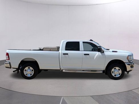 Used 2024 RAM 2500 Tradesman w/ Chrome Appearance Group AWD/4WD image 7