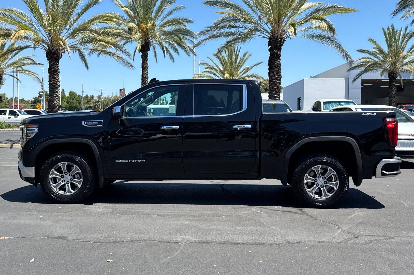 Certified 2025 GMC Sierra 1500 SLT AWD/4WD image 6