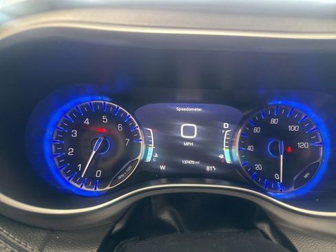 Used 2018 Chrysler Pacifica Limited w/ Advanced Safetytec Group FWD image 22