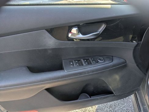 Used 2023 Kia Forte GT-Line w/ GT-Line Premium Package image 9