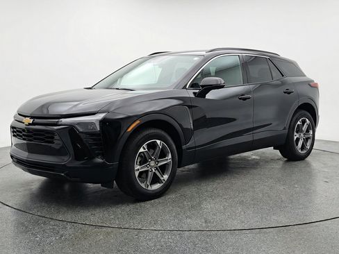 Used 2025 Chevrolet Blazer LT FWD image 3