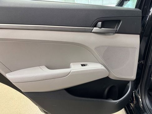 Used 2017 Hyundai Elantra SE image 15