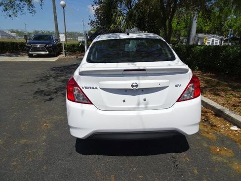 Used 2018 Nissan Versa SV image 9