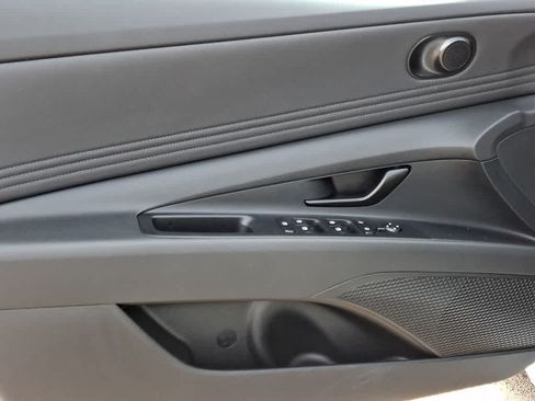 Certified 2025 Hyundai Elantra Sport FWD image 11