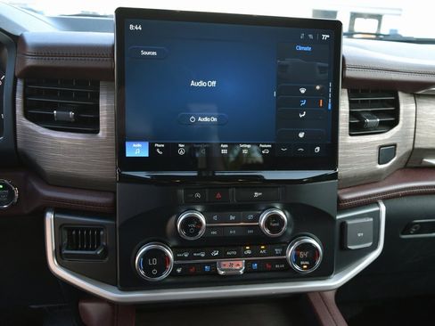 Used 2024 Ford Expedition Limited image 17