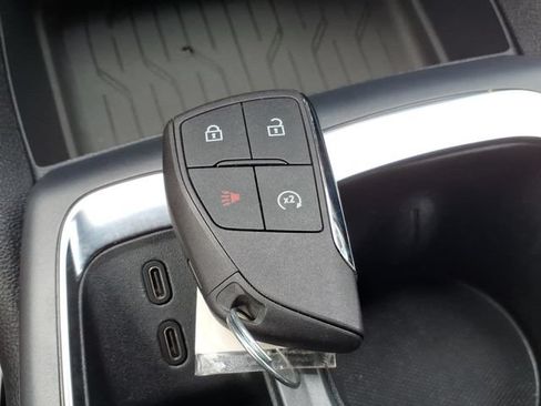 Used 2026 Chevrolet Equinox EV LT w/ LPO, All-Weather Mat Package FWD image 30