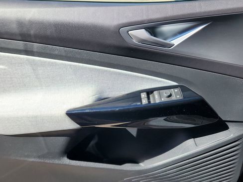 Certified 2023 Volkswagen ID.4 Pro image 7