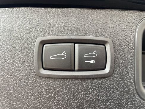 Certified 2025 Porsche Macan image 8