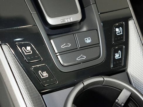 Certified 2024 Porsche 911 Carrera 4 AWD/4WD image 35