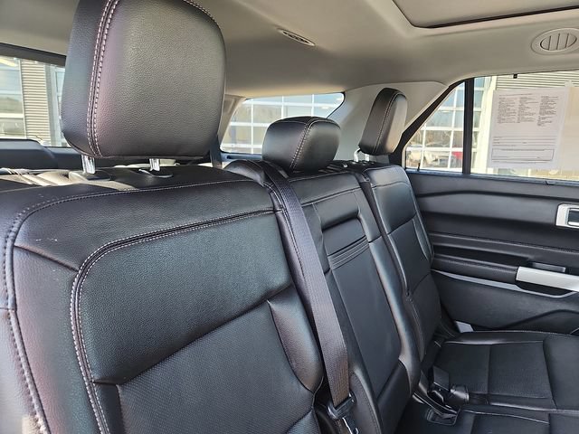 Used 2023 Ford Explorer Limited w/ Equipment Group 301A AWD/4WD image 32