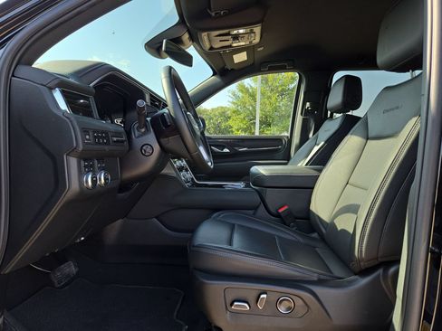 Used 2024 GMC Yukon XL Denali AWD/4WD image 16