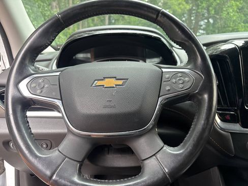 Used 2020 Chevrolet Traverse LT w/ LT Premium Package FWD image 12