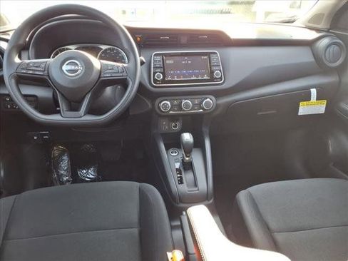 New 2025 Nissan Kicks Play S image 9