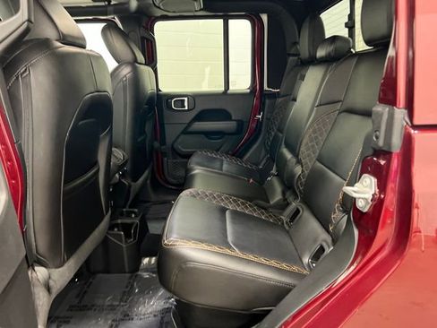 Used 2021 Jeep Gladiator Overland image 18
