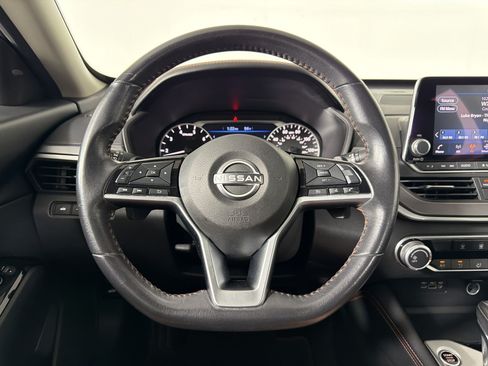 Used 2024 Nissan Altima 2.5 SR FWD image 8
