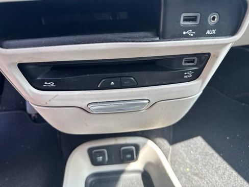 Used 2020 Chrysler Pacifica Touring-L Plus FWD image 19