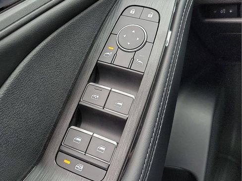Used 2025 Nissan Rogue SL image 13