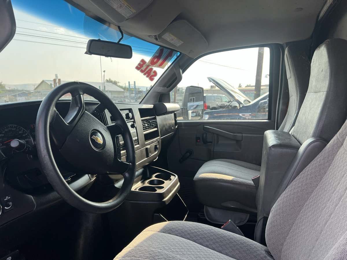 Used 2016 Chevrolet Express 3500 Extended RWD image 9