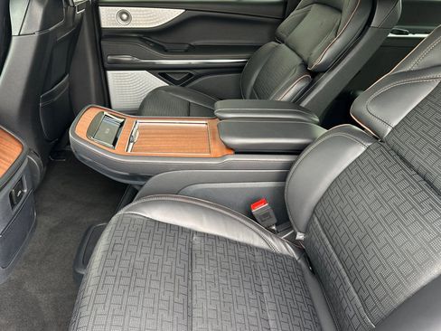 New 2026 Lincoln Navigator L Black Label AWD/4WD image 11