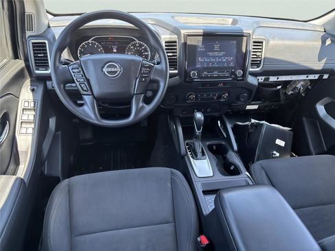 Used 2022 Nissan Frontier SV w/ Technology Package RWD image 14