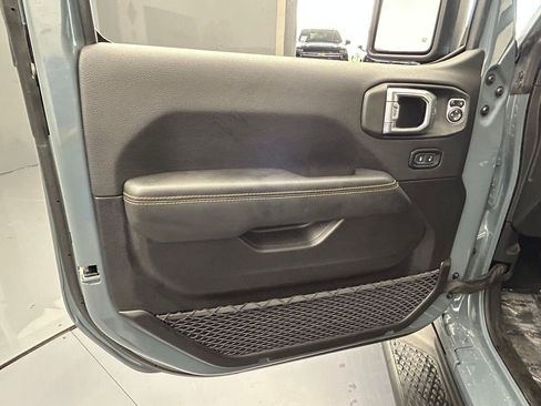 Used 2025 Jeep Gladiator Sport AWD/4WD image 11