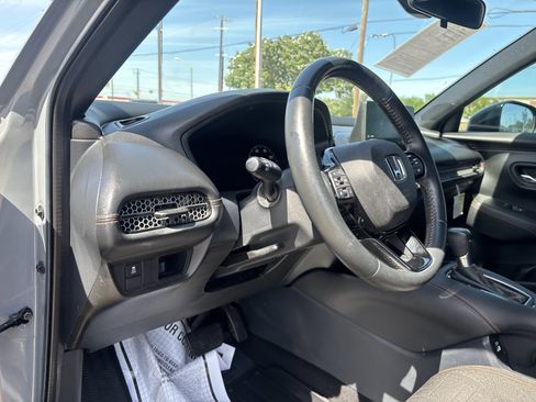 Used 2023 Honda HR-V Sport image 12