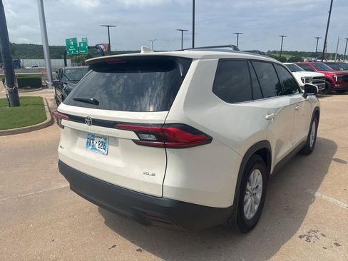Used 2024 Toyota Grand Highlander XLE FWD image 6