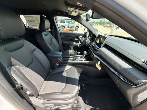 New 2026 Jeep Compass Latitude AWD/4WD image 24