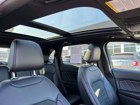 Used 2024 Ford Edge ST-Line image 11