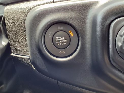 Used 2023 Jeep Gladiator Sport AWD/4WD image 13
