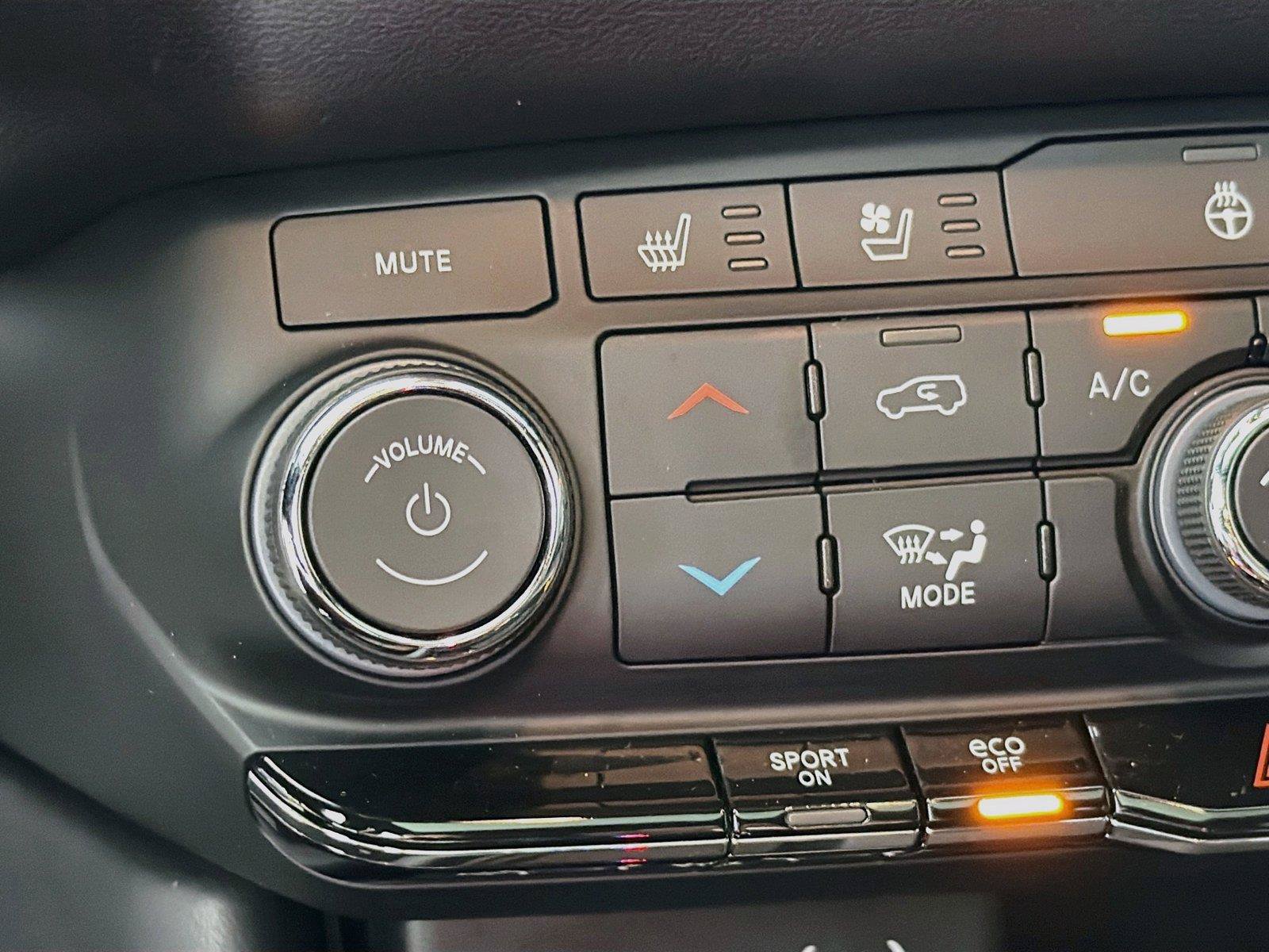 Used 2023 Dodge Durango R/T AWD/4WD image 25