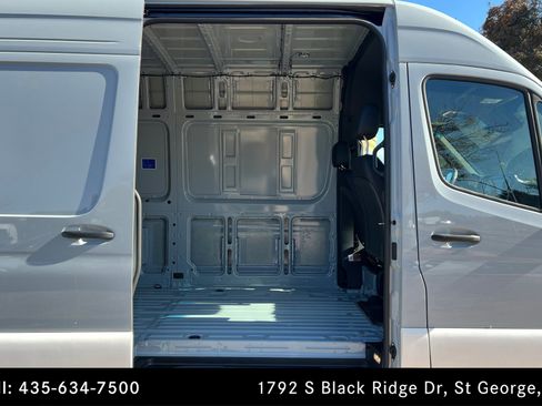 Used 2025 Mercedes-Benz Sprinter 3500 image 18