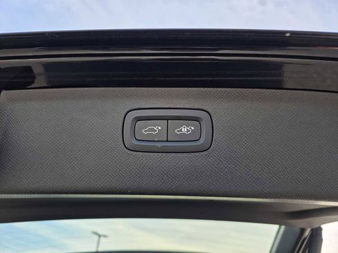 Used 2022 Volvo XC90 T5 Momentum image 25