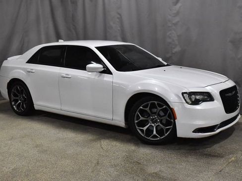 Used 2015 Chrysler 300 S image 4