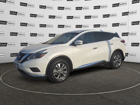 Used 2018 Nissan Murano S image 2