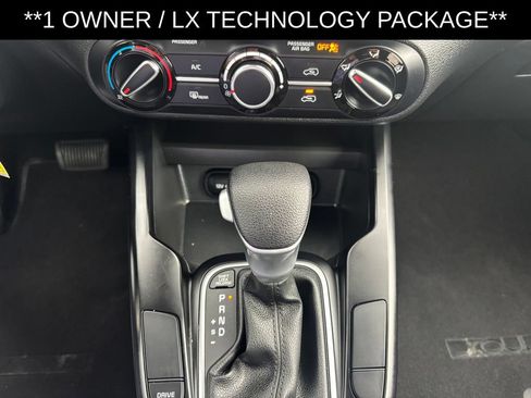 Used 2025 Kia Soul LX w/ LX Technology Package FWD image 13