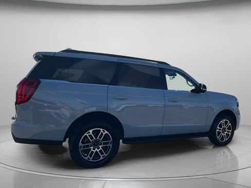 New 2025 Ford Expedition Active image 33