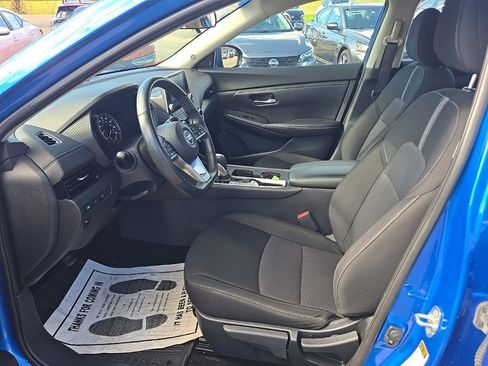 Used 2022 Nissan Sentra SV w/ Trunk Package image 9