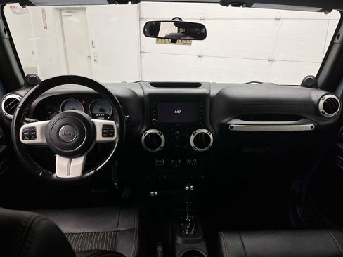 Used 2012 Jeep Wrangler Unlimited Sahara AWD/4WD image 10