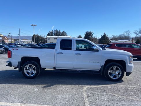 Used 2018 Chevrolet Silverado 1500 Custom w/ Custom Convenience Package image 7