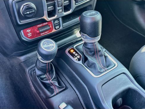 Used 2023 Jeep Wrangler Unlimited Rubicon w/ LED Lighting Group AWD/4WD image 21