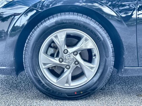 Used 2023 Hyundai Elantra SE FWD image 11