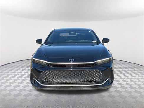 Used 2023 Toyota Crown Limited image 2