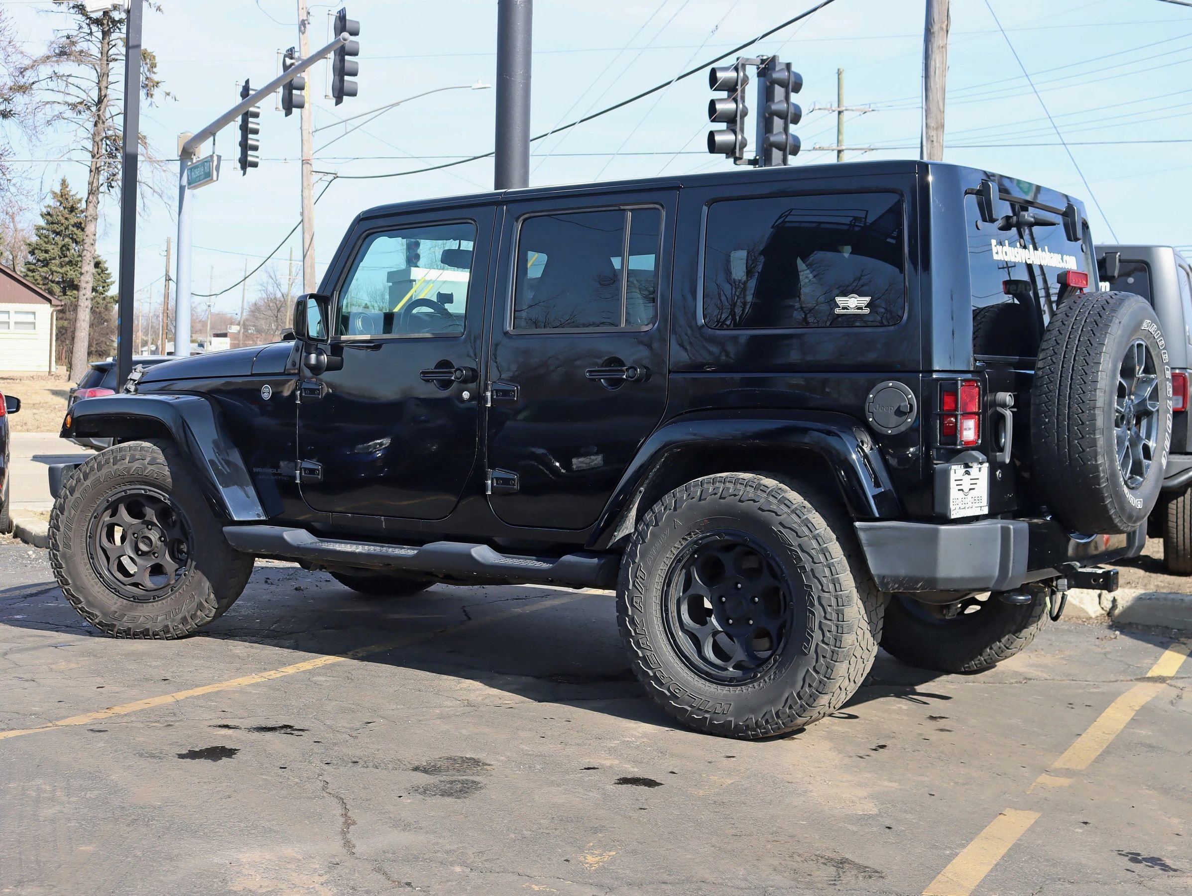 Used 2018 Jeep Wrangler Unlimited Sahara AWD/4WD image 11