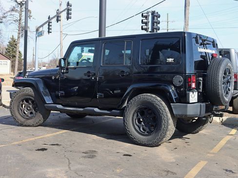 Used 2018 Jeep Wrangler Unlimited Sahara AWD/4WD image 11