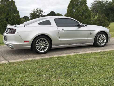 Used 2013 Ford Mustang Premium RWD image 12