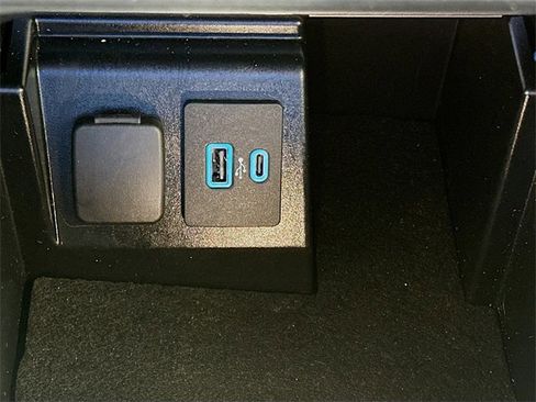 Used 2022 Ford Explorer XLT w/ Equipment Group 202A image 20